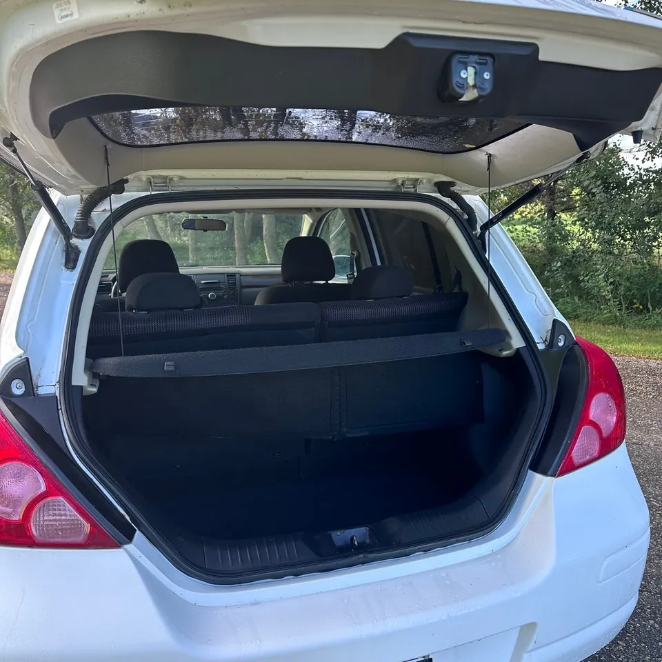 Nissan Versa 2010 photo 5