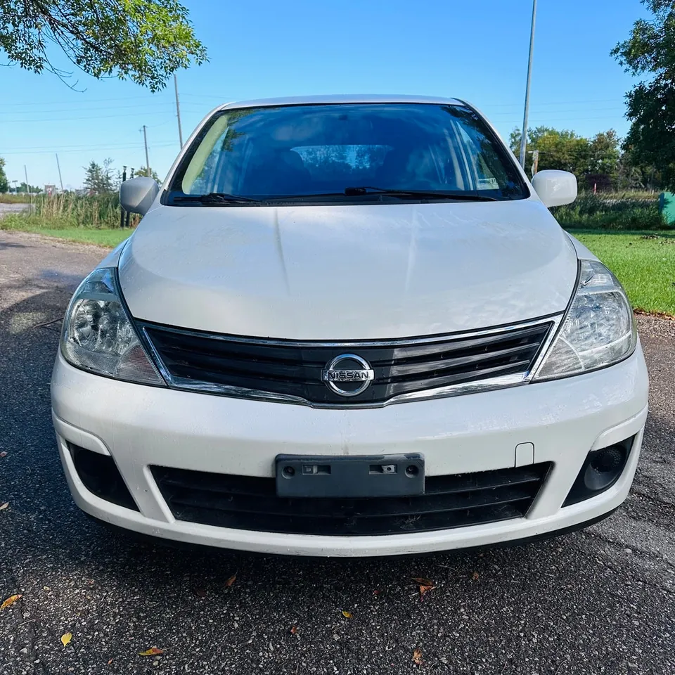 Nissan Versa 2010 photo 3