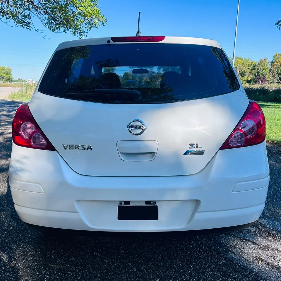 Nissan Versa 2010 photo 4