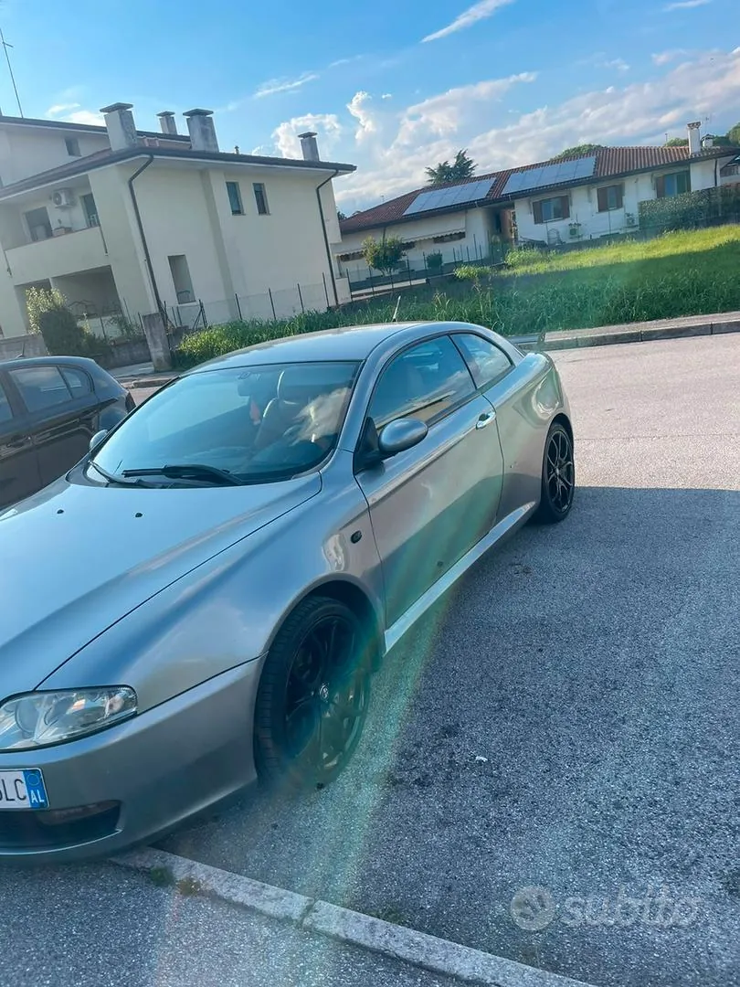 Alfa Romeo Gt 2004 photo 3