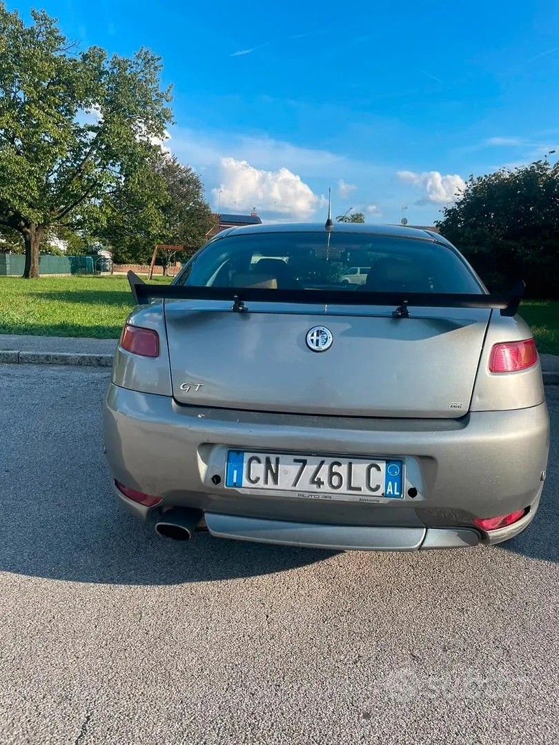 Alfa Romeo Gt 2004 photo 4