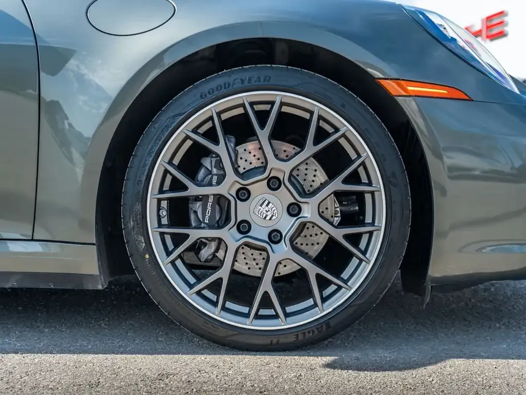 Porsche 911 2020 photo 2