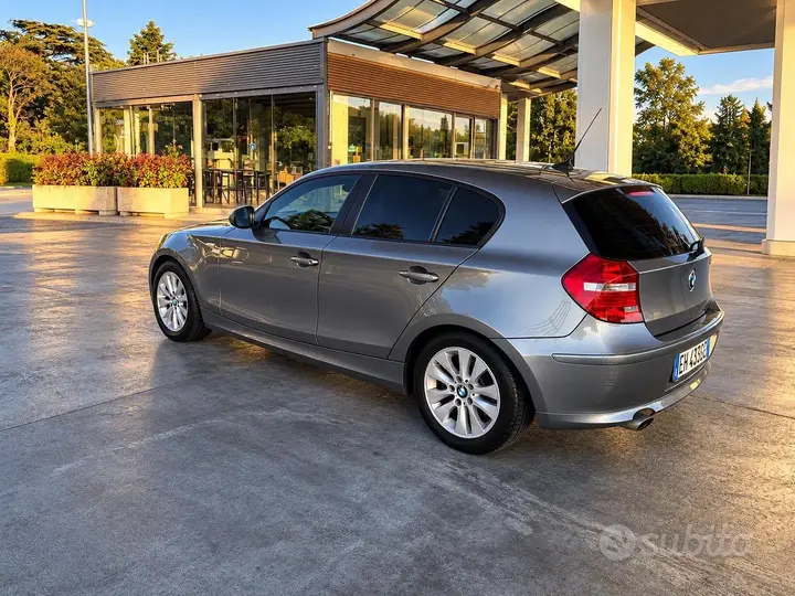 BMW 1 Series 2011 photo 2