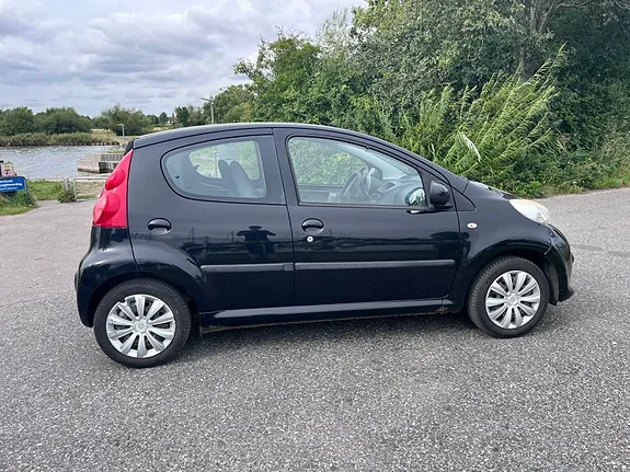 Peugeot 107 2008 photo 3