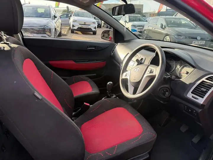 Hyundai I20 2010 photo 3