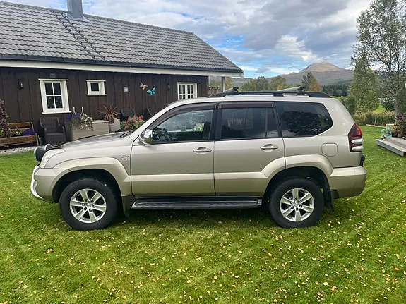 Toyota Land Cruiser 2004 photo 2