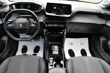 Peugeot E-208 2022 photo 2