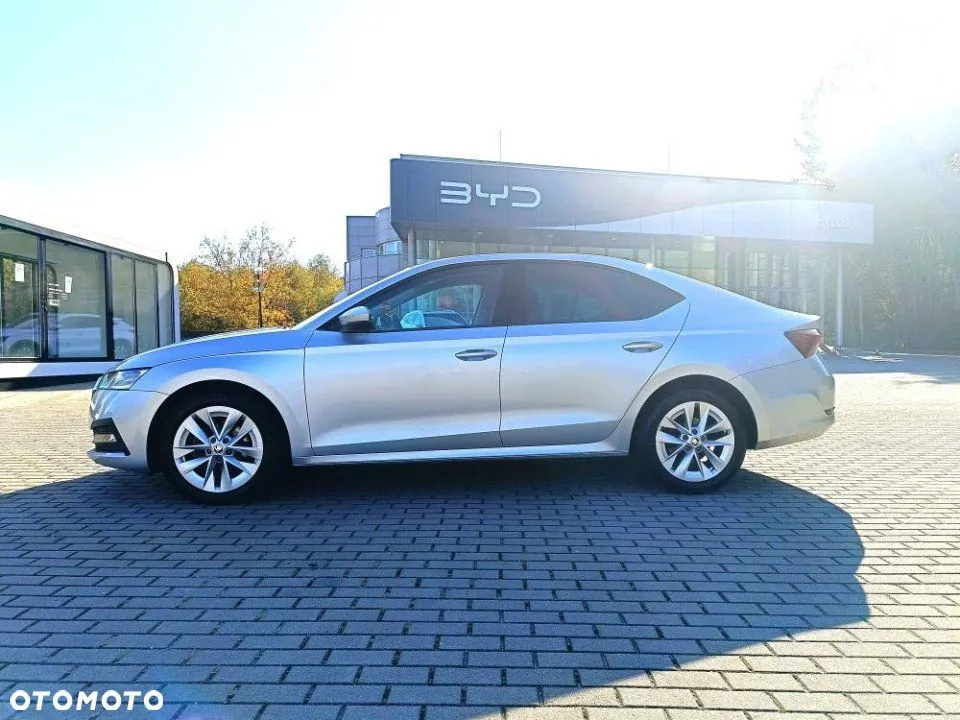 Skoda Octavia 2023 photo 2