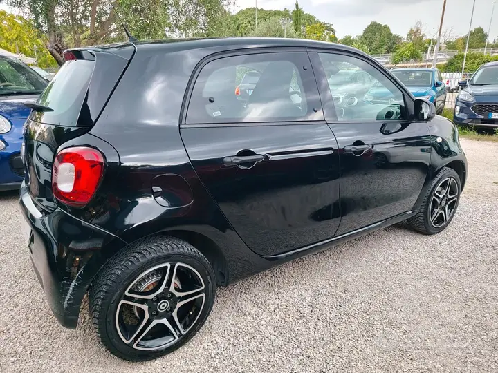 Smart Forfour 2017 photo 3