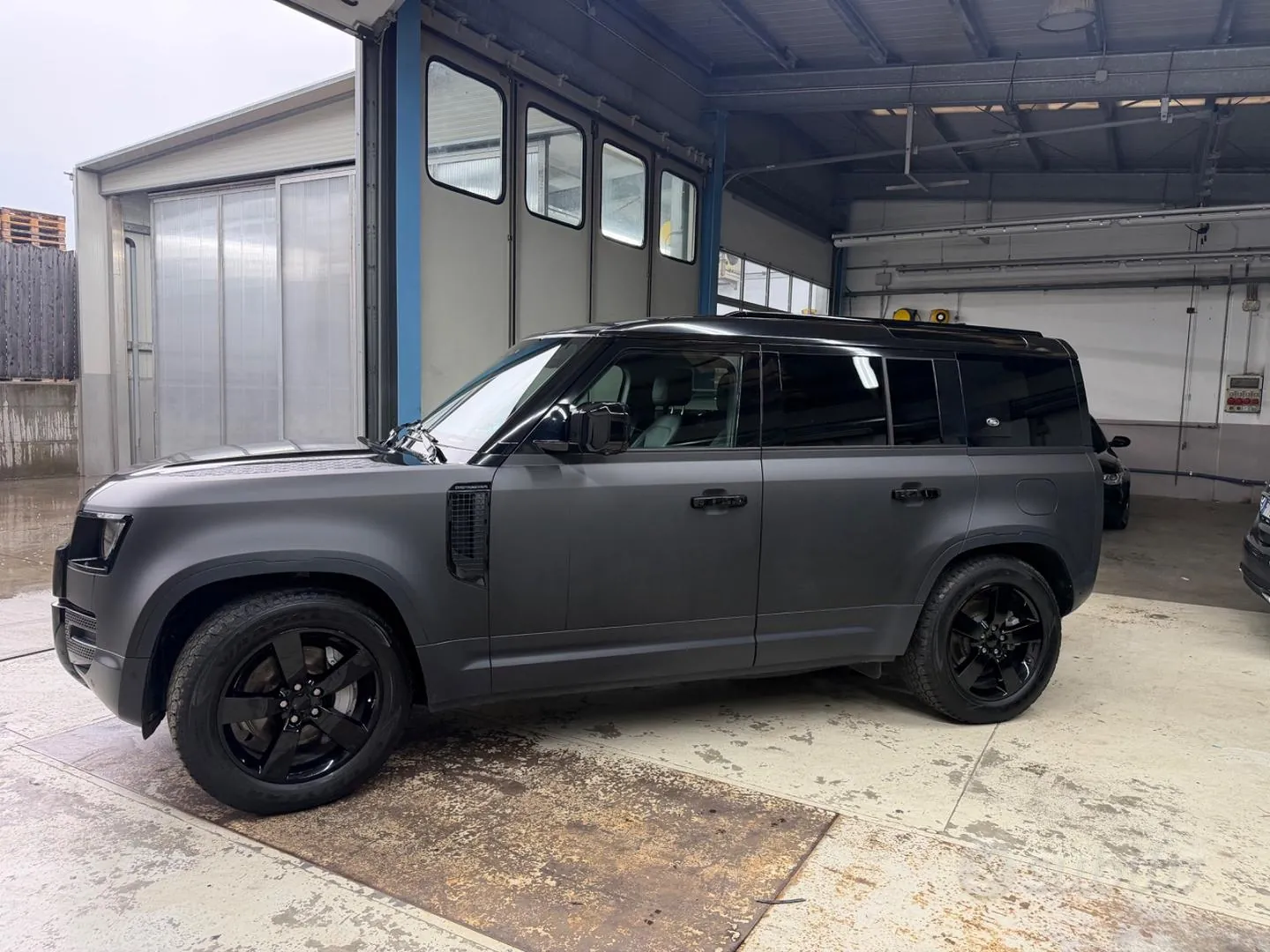 Land Rover Defender 2025 photo 4