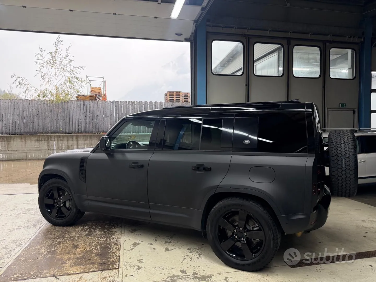 Land Rover Defender 2025 photo 5