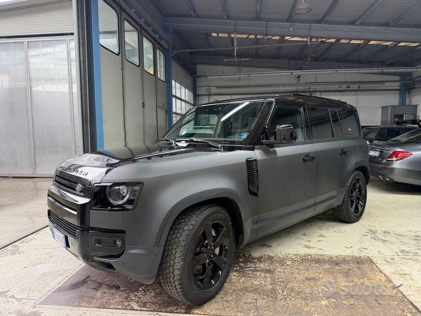 Land Rover Defender 2025 photo 3