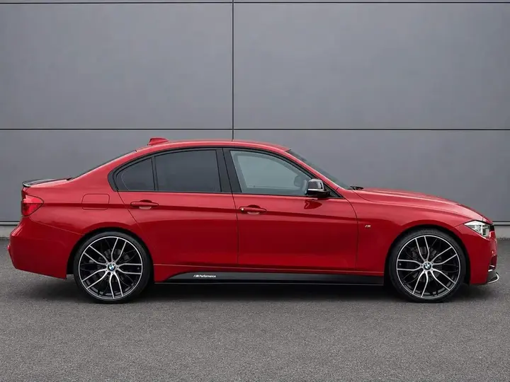 BMW 3 Series 2018 photo 2