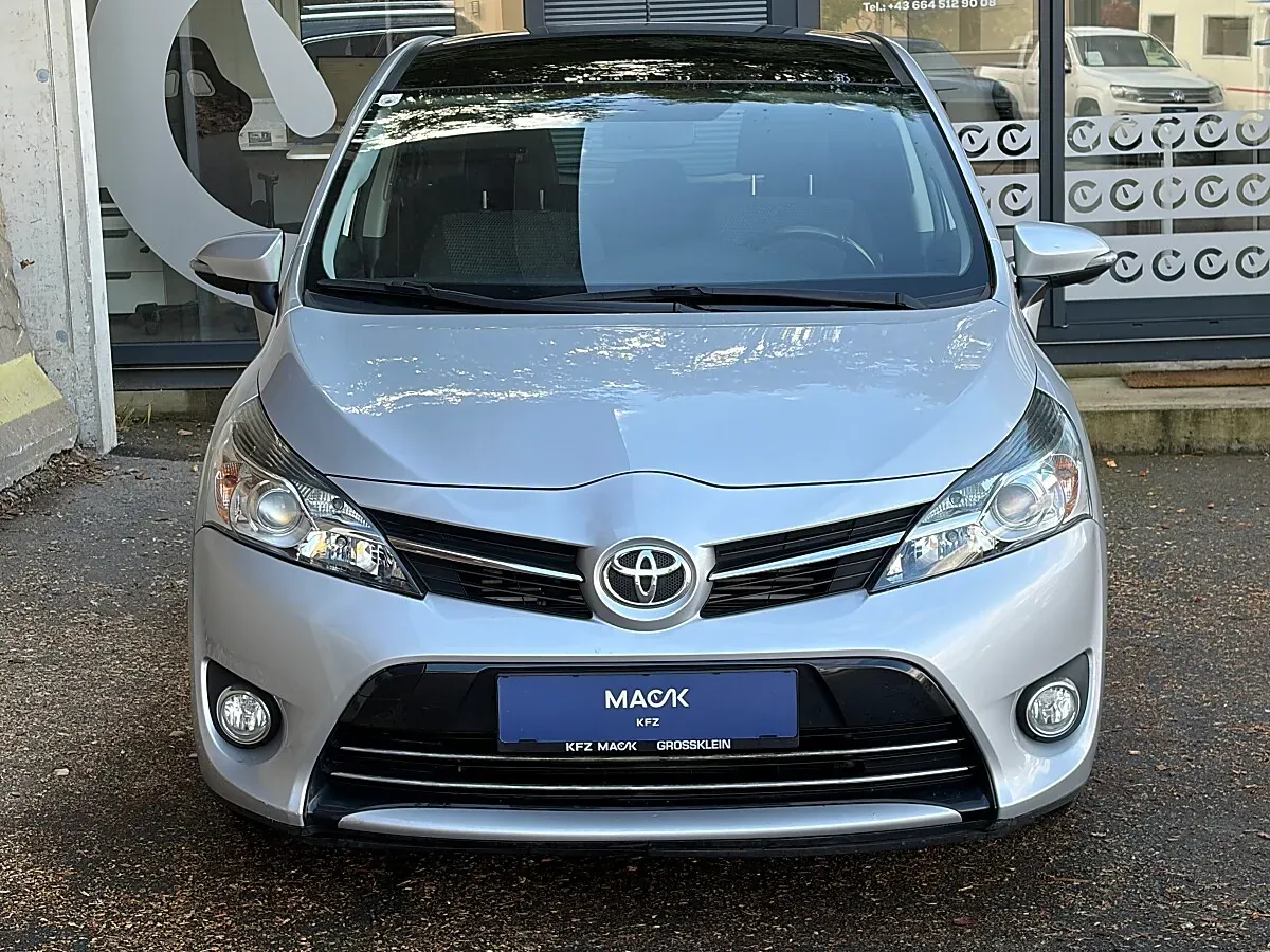 Toyota Verso 2015 photo 2