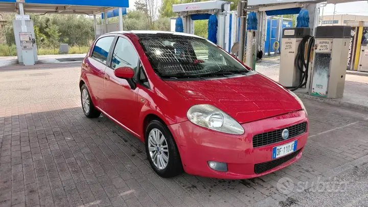 Fiat Grande Punto 2006 photo 2