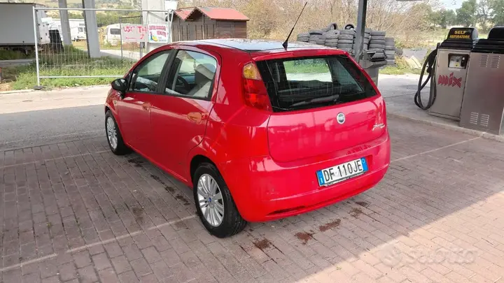 Fiat Grande Punto 2006 photo 3
