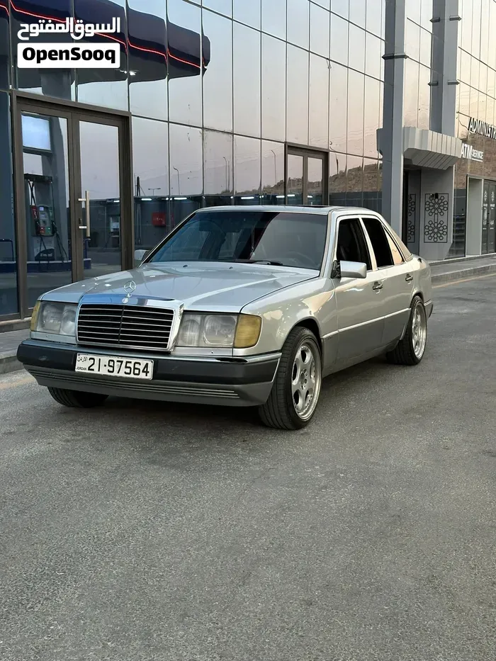 Mercedes-Benz E-Class 1993 photo 4
