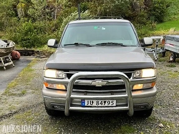 Chevrolet Suburban 2002 photo 2