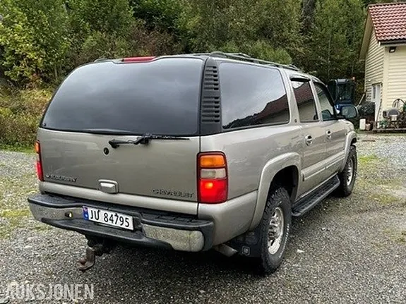 Chevrolet Suburban 2002 photo 4