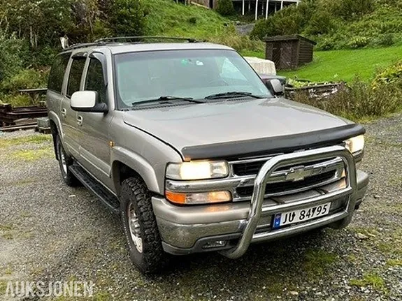 Chevrolet Suburban 2002 photo 3