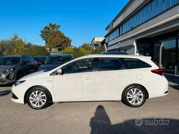 Toyota Auris 2017 photo 2
