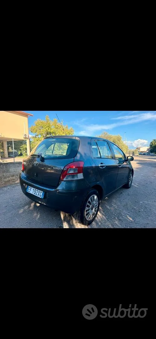 Toyota Yaris 2011 photo 2