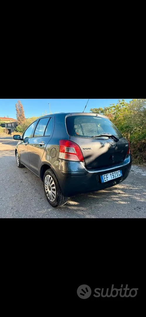 Toyota Yaris 2011 photo 3