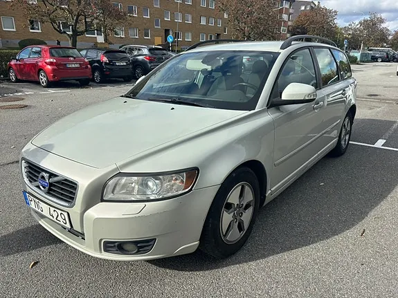 Volvo V50 2011 photo 2