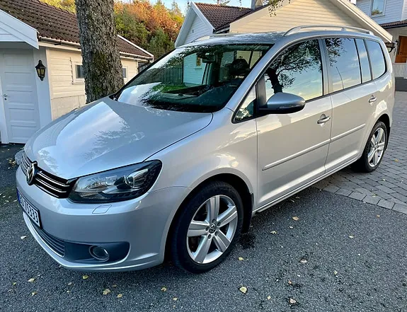 Volkswagen Touran 2012 photo 2