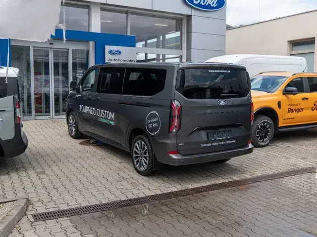 Ford Tourneo Custom 2026 photo 3