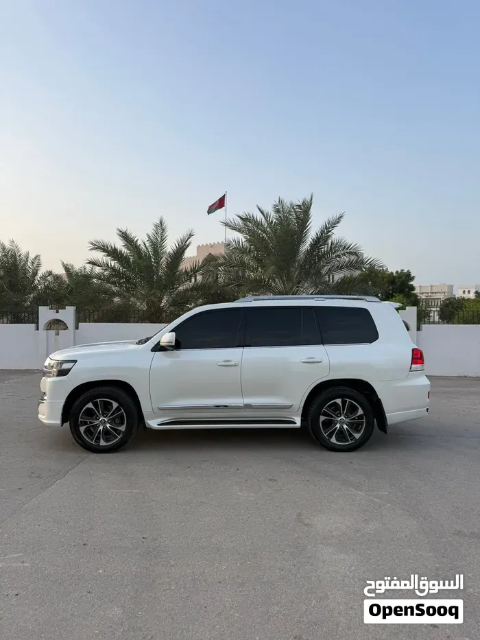 Toyota Land Cruiser 2020 photo 3