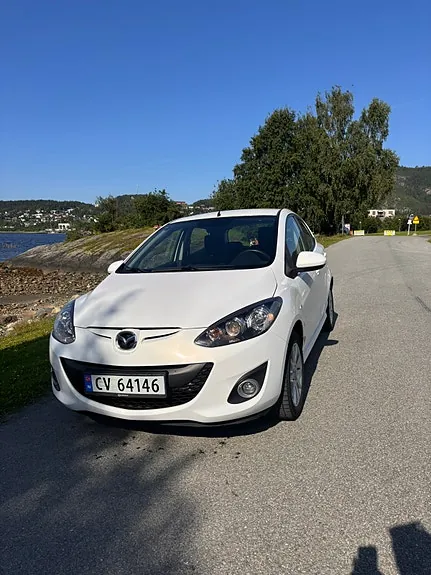 Mazda 2 2012 photo 4