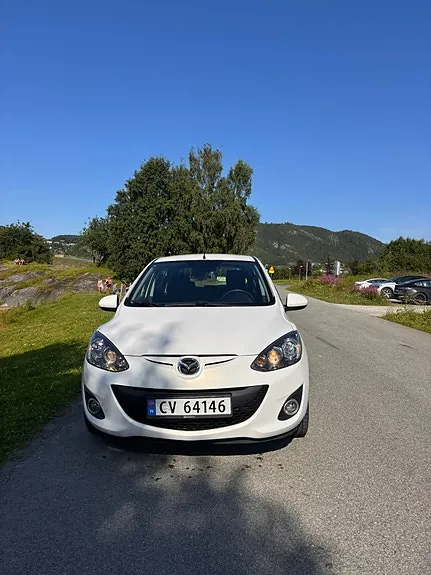 Mazda 2 2012 photo 5
