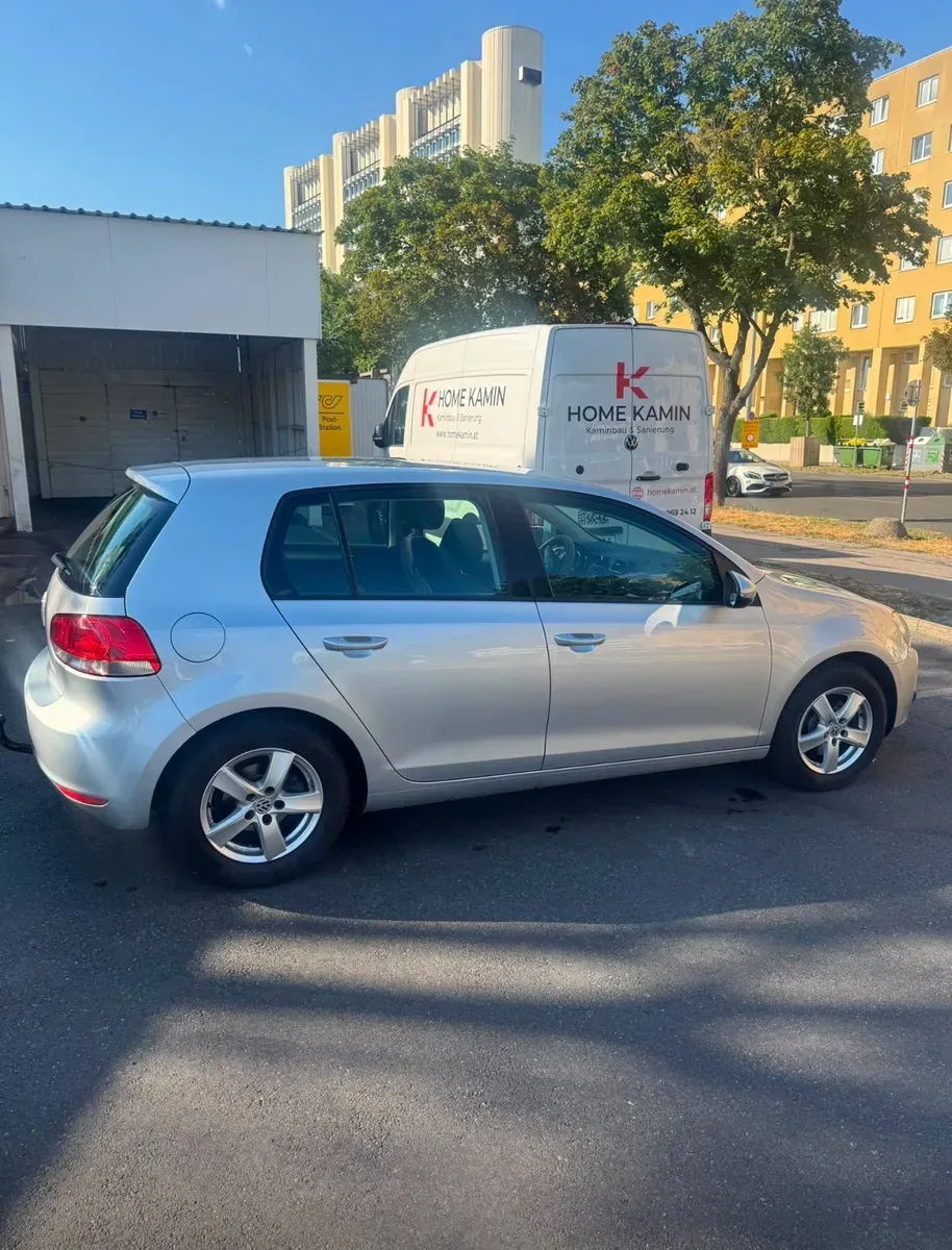 Volkswagen Golf 2010 photo 2