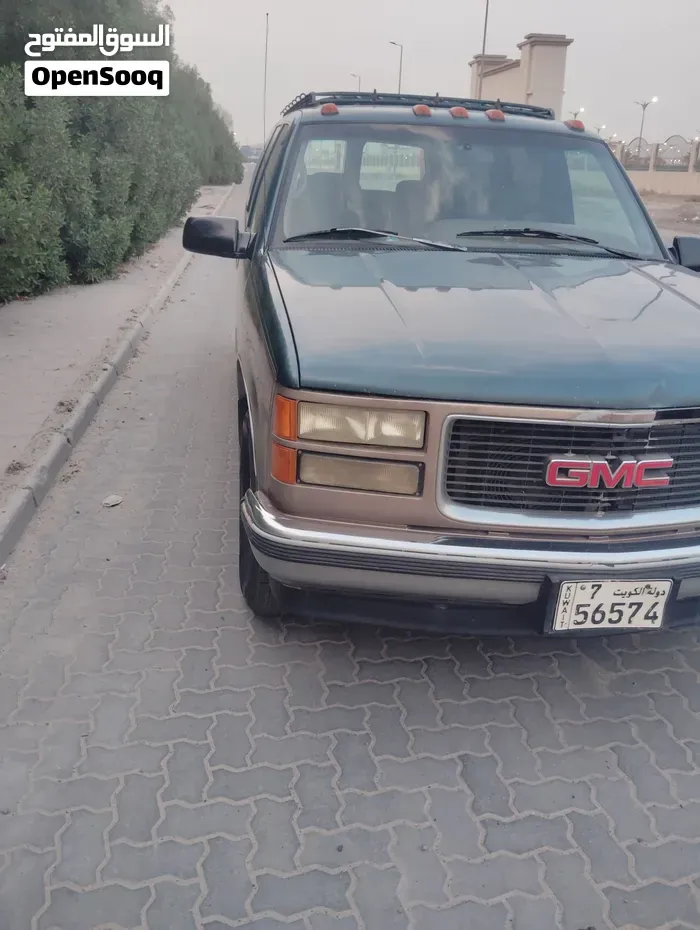GMC Suburban 1995 photo 3