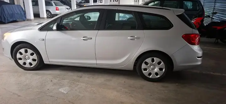 Opel Astra J