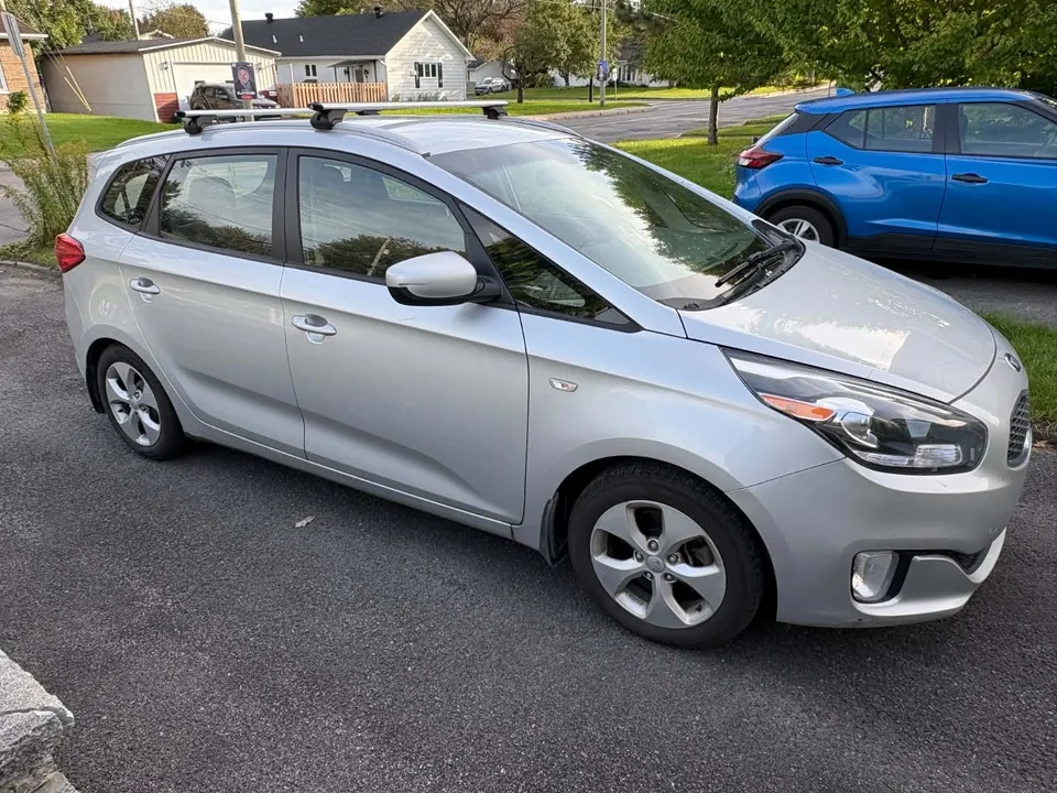 Kia Rondo 2016 photo 4