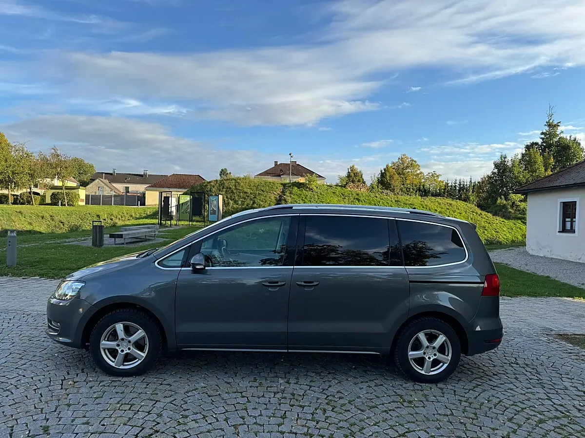 Volkswagen Sharan 2013 photo 2