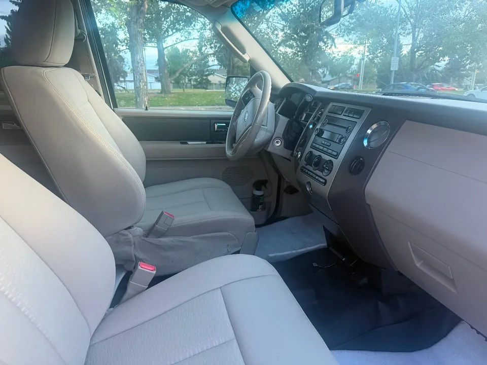 Ford Expedition 2012 photo 2