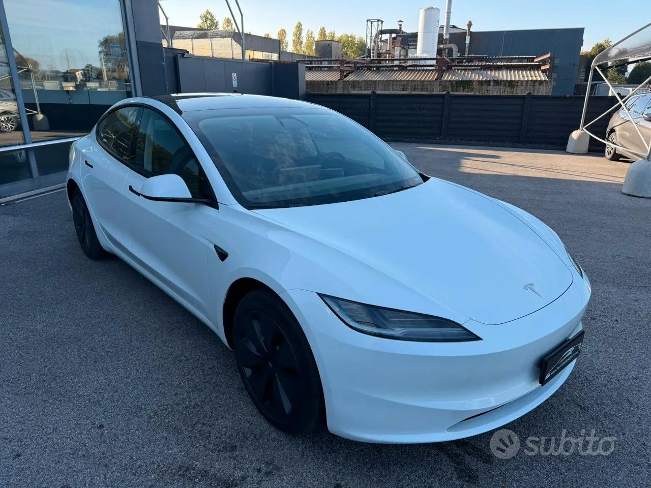 Tesla Model 3 2025 photo 2