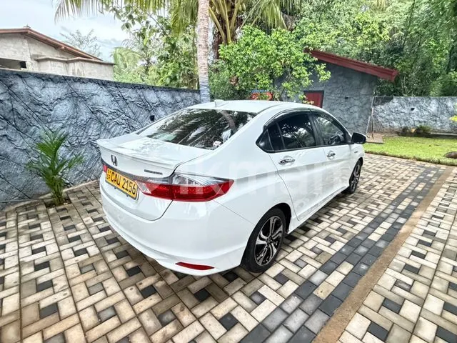 Honda Grace 2016 photo 2