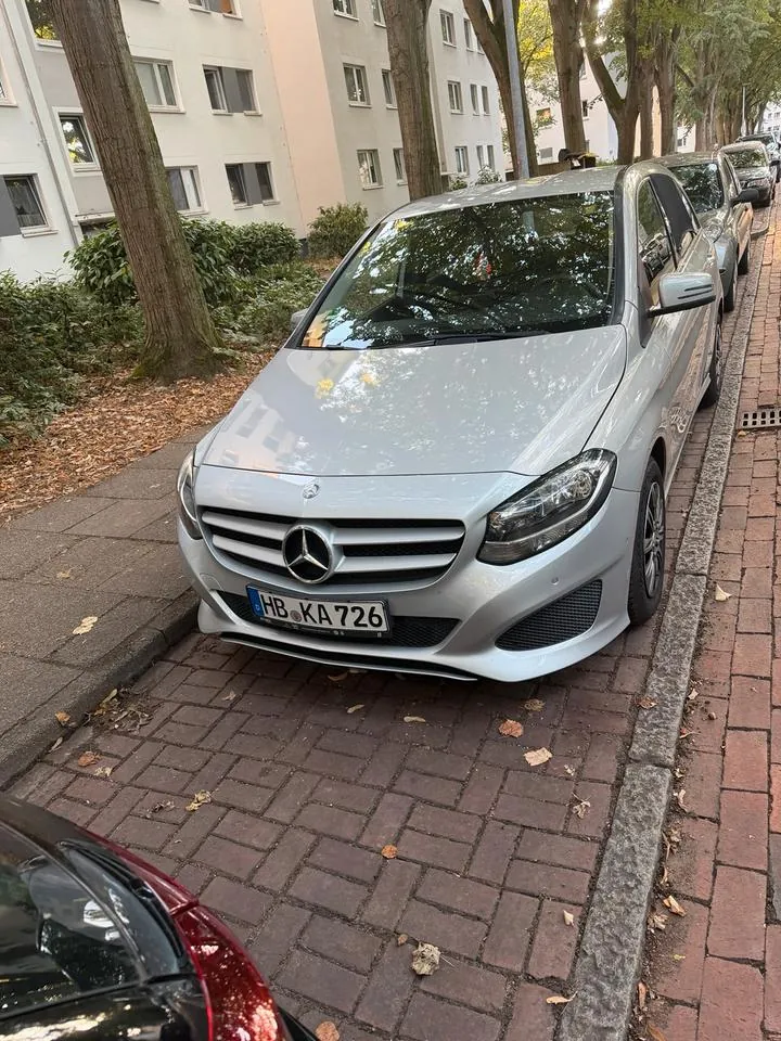 Mercedes-Benz B180
