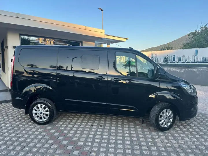 Ford Transit Custom photo 2
