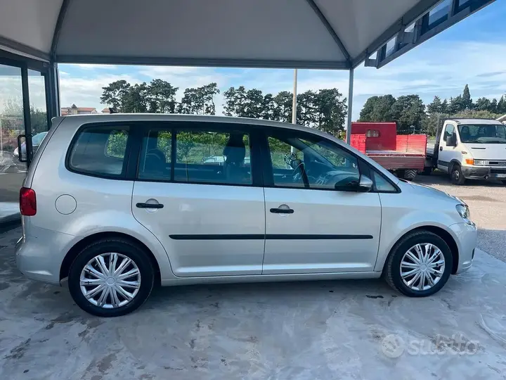 Volkswagen Touran 2012 photo 5
