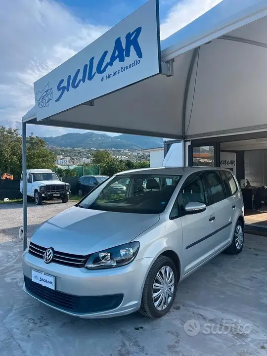 Volkswagen Touran 2012 photo 2