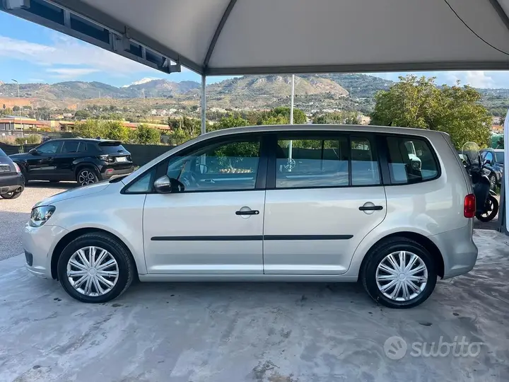 Volkswagen Touran 2012 photo 4
