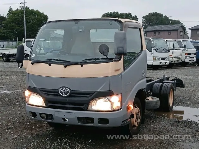 Toyota Dyna 2013 photo 2