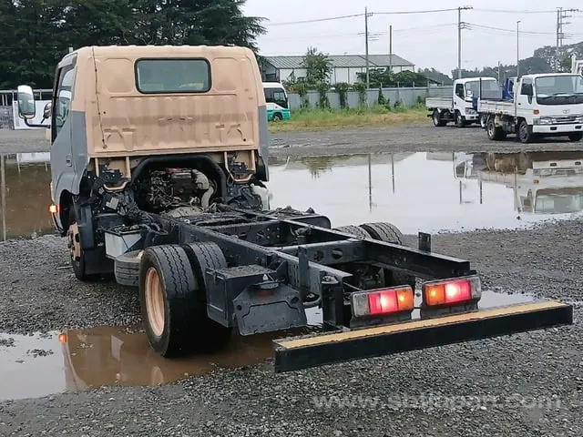 Toyota Dyna 2013 photo 3