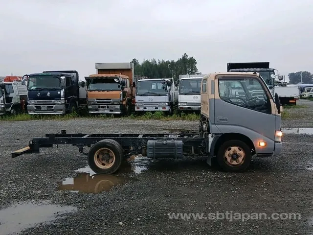Toyota Dyna 2013 photo 5