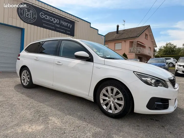 Peugeot 308 2020 photo 2